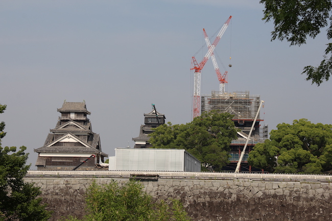 写真：修復中の熊本城遠景