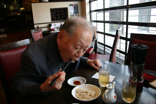 写真：中華料理をペロリ