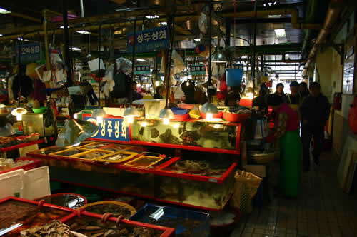 写真：チャガルチ市場の雰囲気