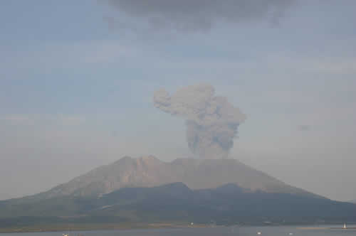 写真：桜島から煙が